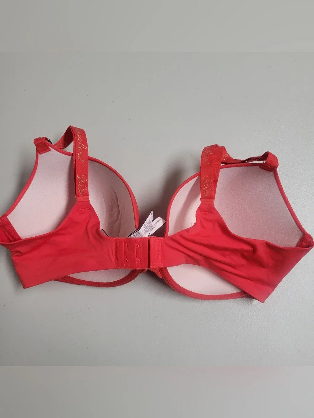 Victoria's Secret NWt T-Shirt Push-Up  Bra Red Size 38DD.